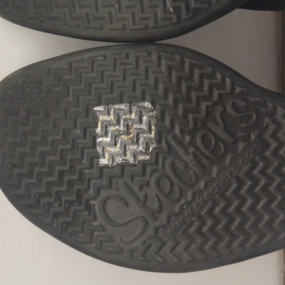 Skechers - Picture 5 of 9